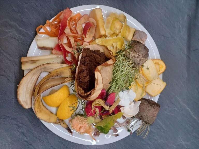 Biojätettä lautasella