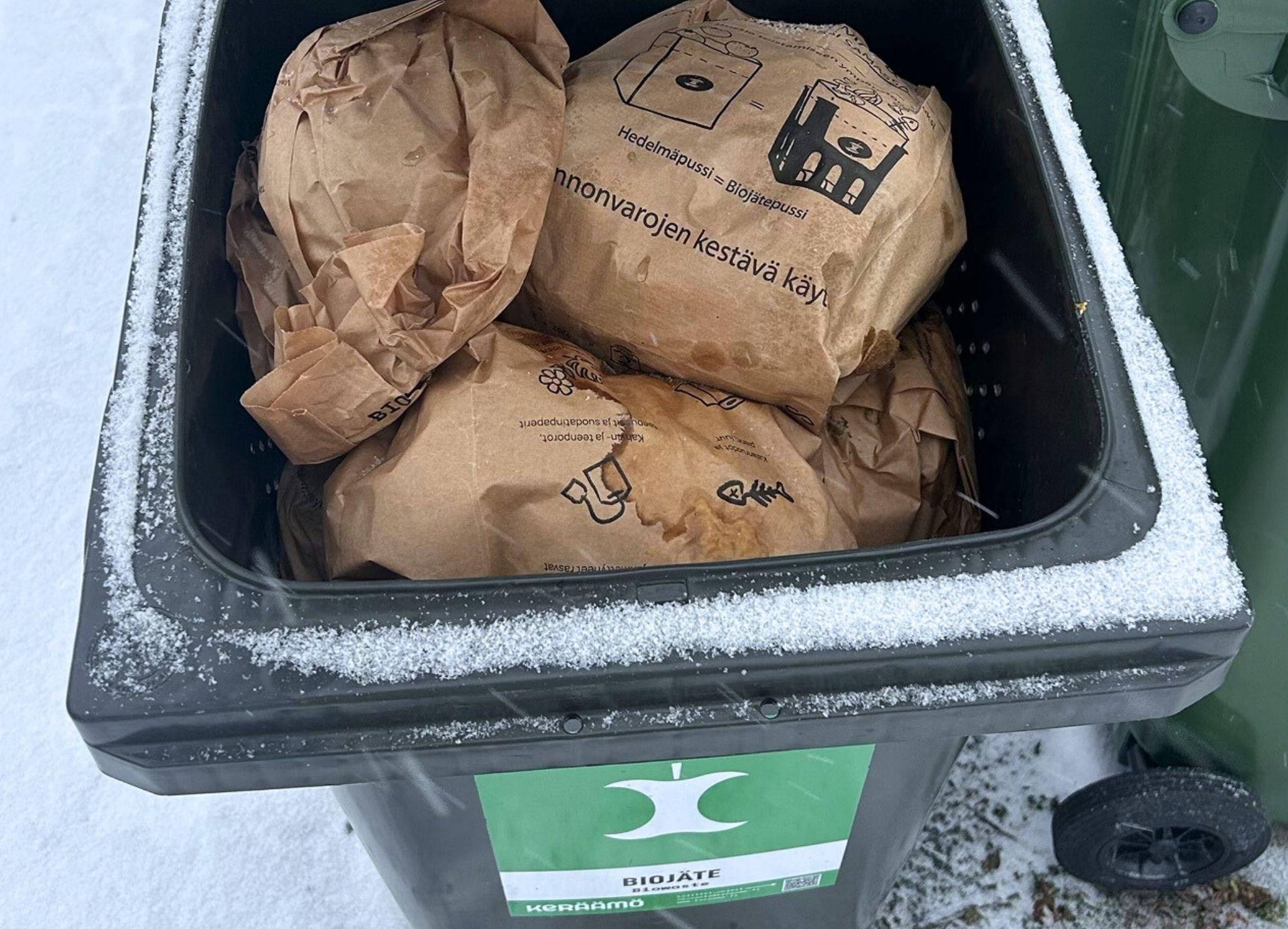 Luminen biojäteastia