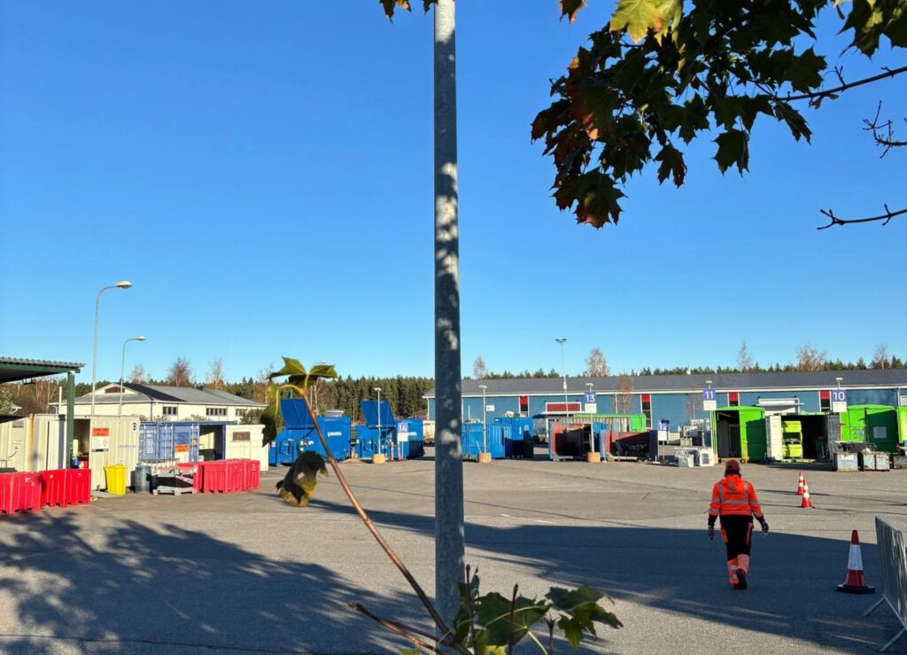 Tiiliruukin lajitteluaseman piha